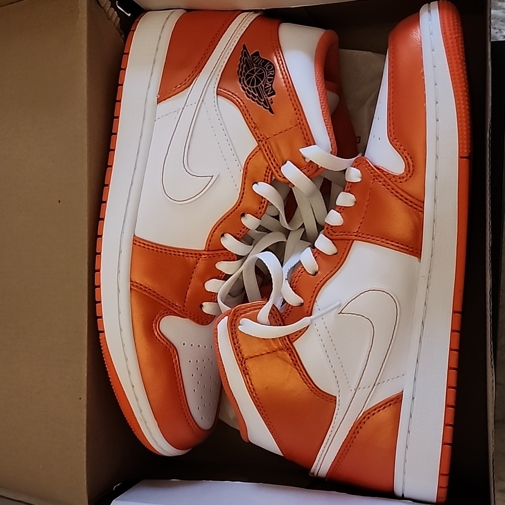 Lightly worn jordan 1s